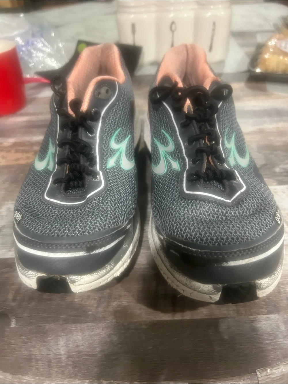 Women's size 11 siGravty Defy Mighty walk sneakers